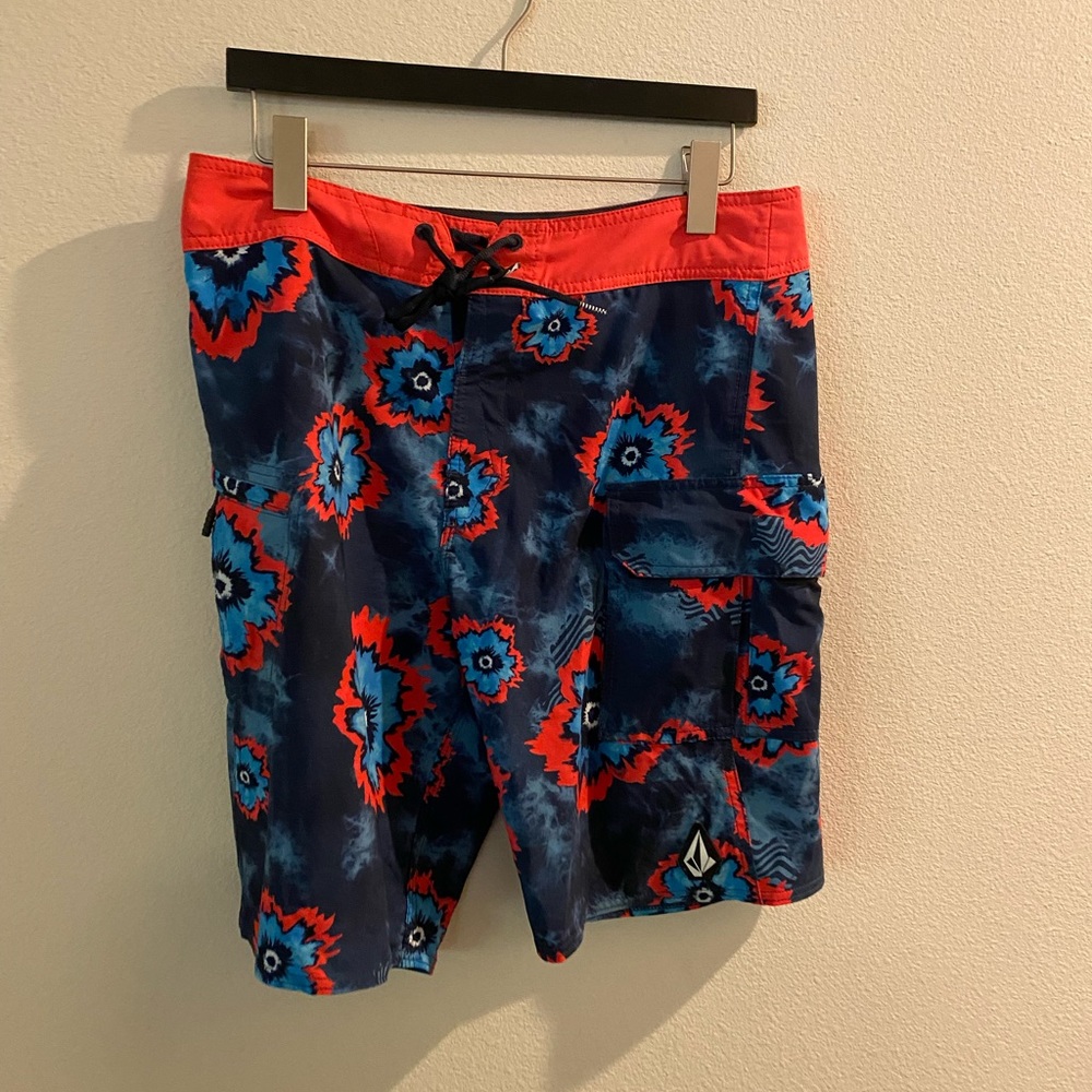 Volcom boardshorts size 31